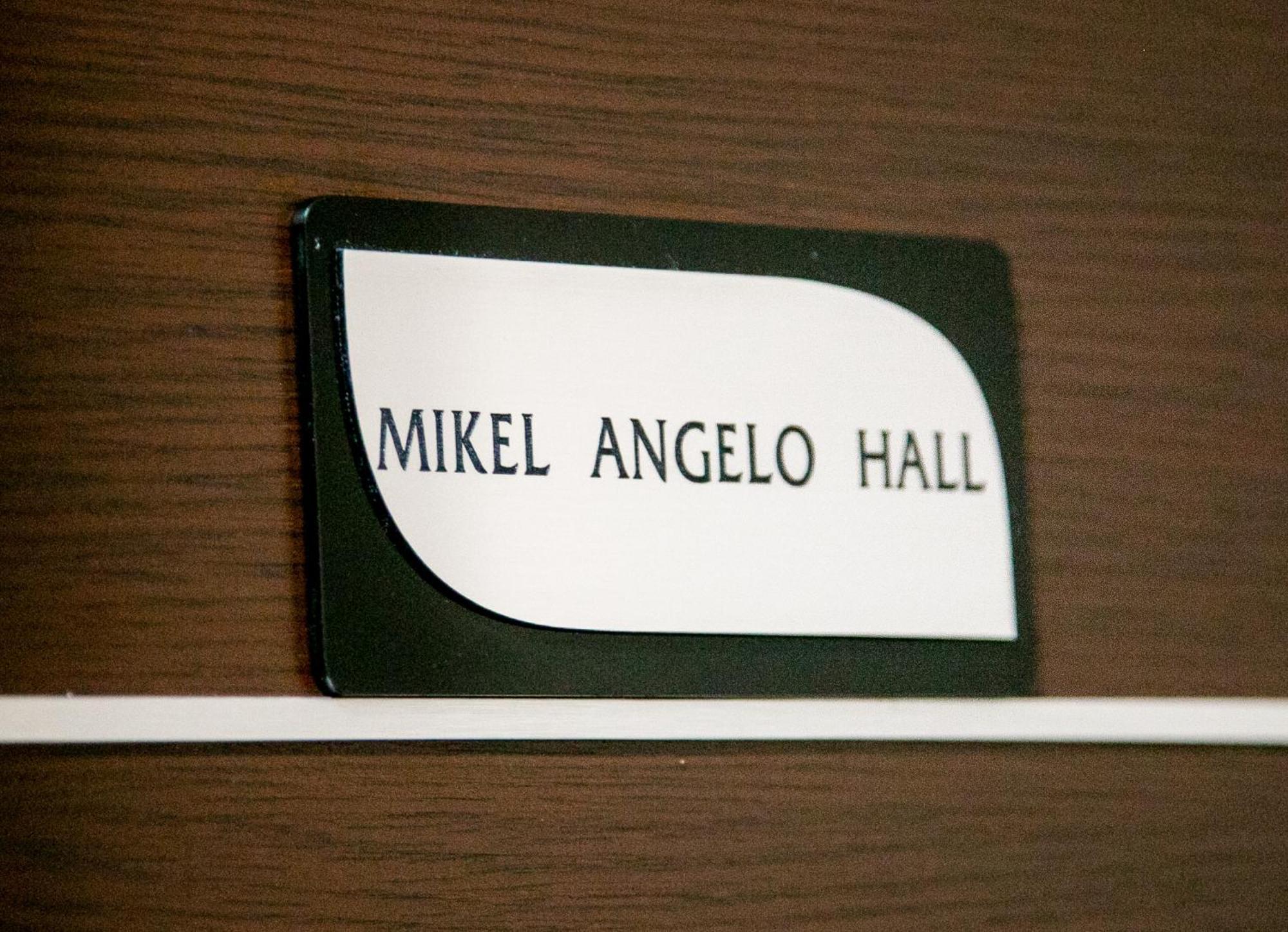Mikel Angelo Hall Serres Buitenkant foto